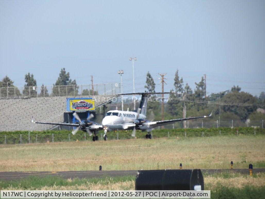 N17WC, 1997 Raytheon Aircraft Company B300 C/N FL-168, Bringing up the power for take off