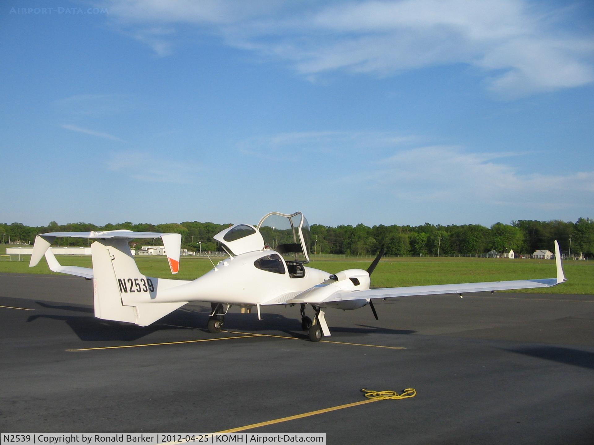 N2539, 2008 Diamond DA-42M-NG Twin Star C/N 42.255, Orange