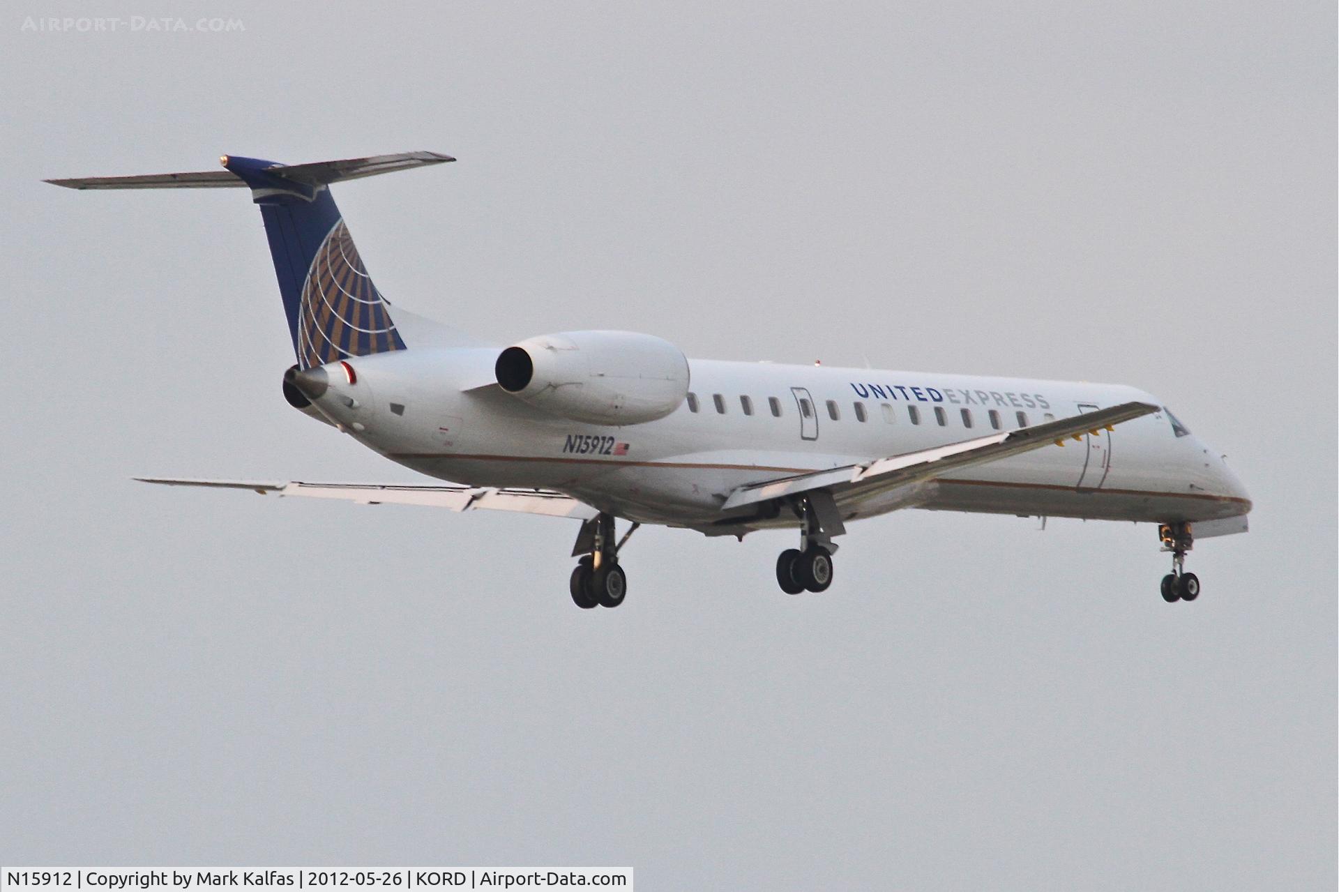 N15912, 2001 Embraer ERJ-145LR (EMB-145LR) C/N 145439, ExpressJet/United Express Embraer EMB-145LR, ASQ6019 arriving from KOMA, RWY 10 approach KORD.