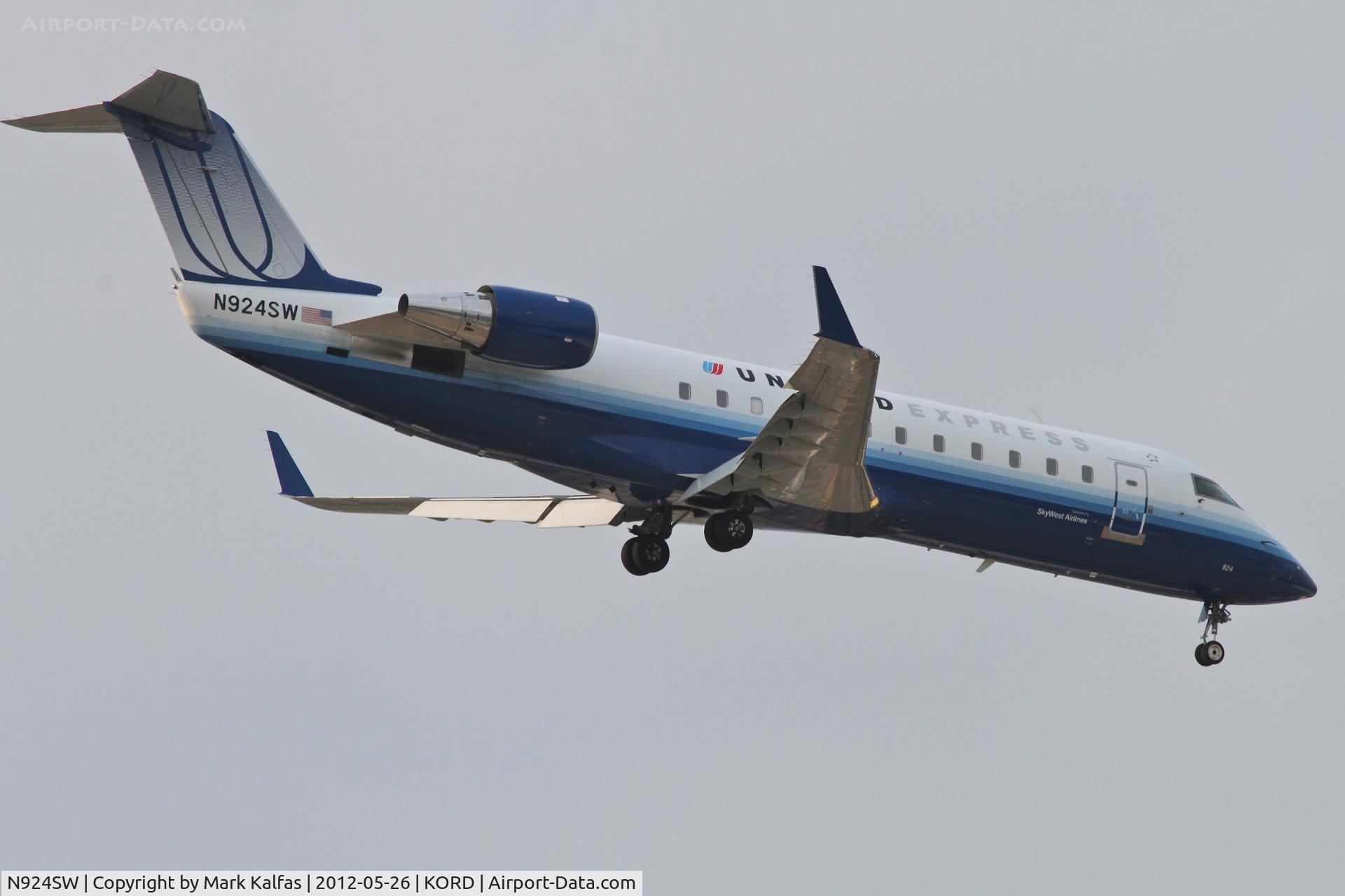 N924SW, 2002 Bombardier CRJ-200LR (CL-600-2B19) C/N 7681, SkyWest/United Express Bombardier CL-600-2B19, SKW6262 arriving from Saginaw, MI /KMBS, RWY 10 approach KORD.