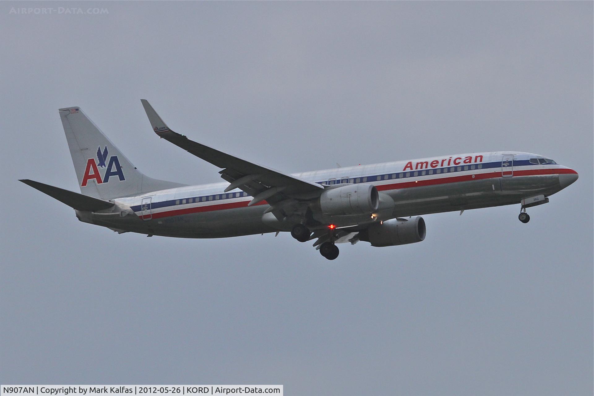 N907AN, 1999 Boeing 737-823 C/N 29509, American Airlines Boeing 737-823, AAL1750 arriving from Reno-Tahoe Intl /KRNO, RWY 10 approach KORD.