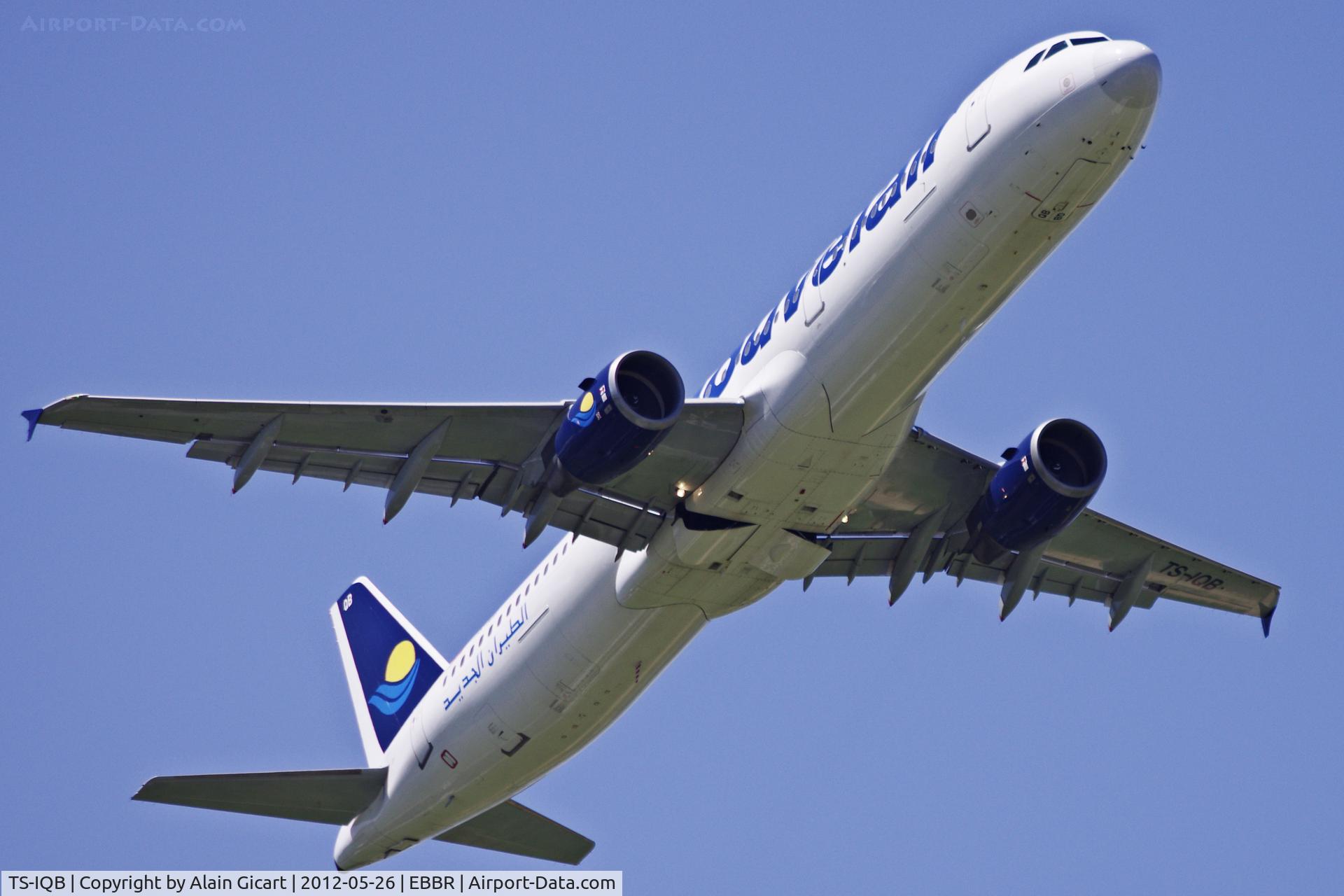 TS-IQB, 1999 Airbus A321-211 C/N 995, Take off