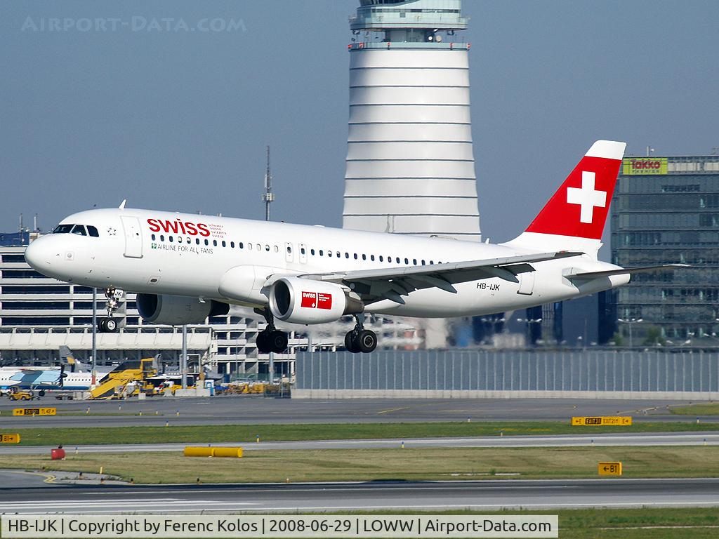 HB-IJK, 1996 Airbus A320-214 C/N 596, Wien