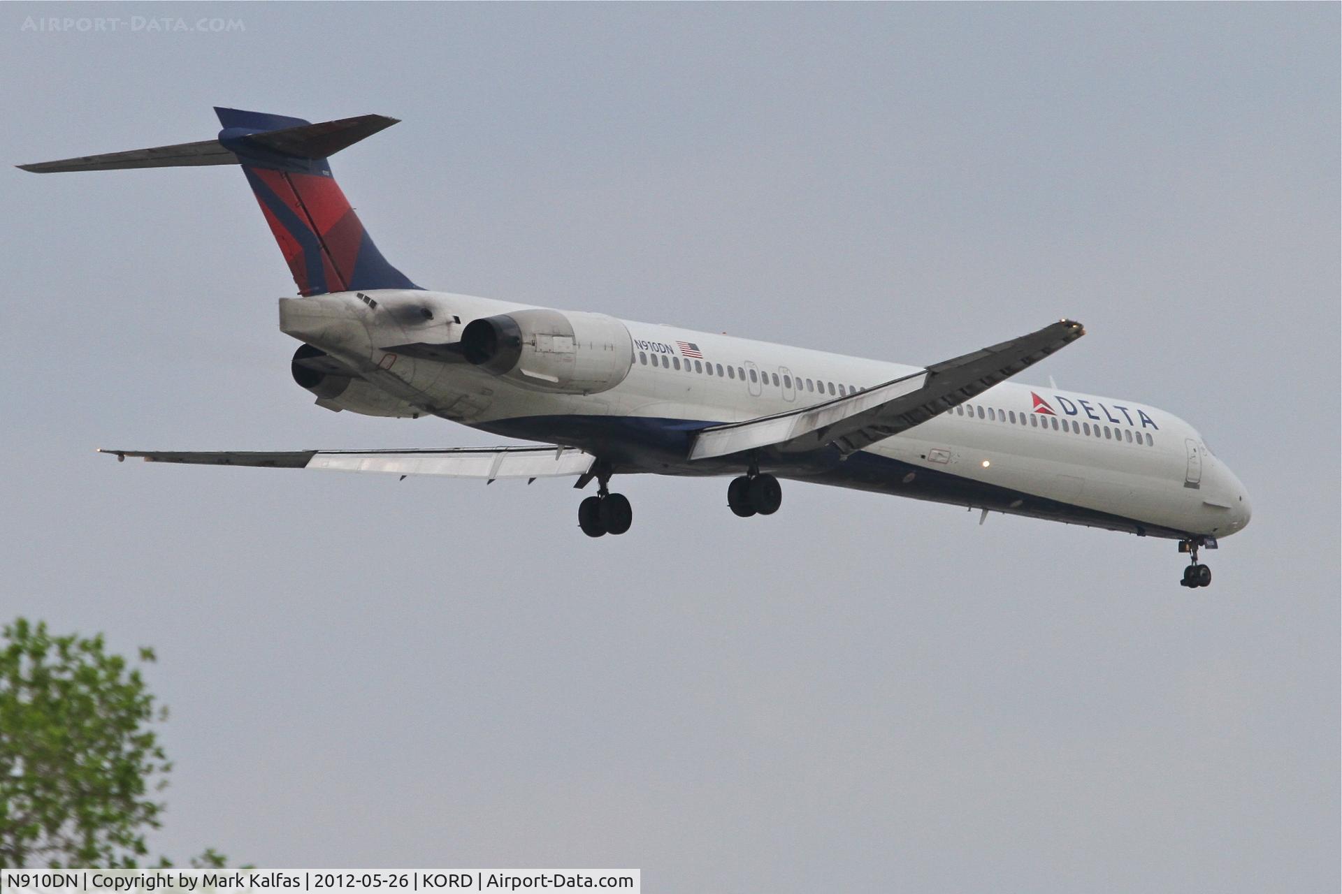 N910DN, 1995 McDonnell Douglas MD-90-30 C/N 53390, Delta Airlines Mcdonnell Douglas MD-90-30, DAL2107 arriving from KMSP, RWY 10 approach KORD.