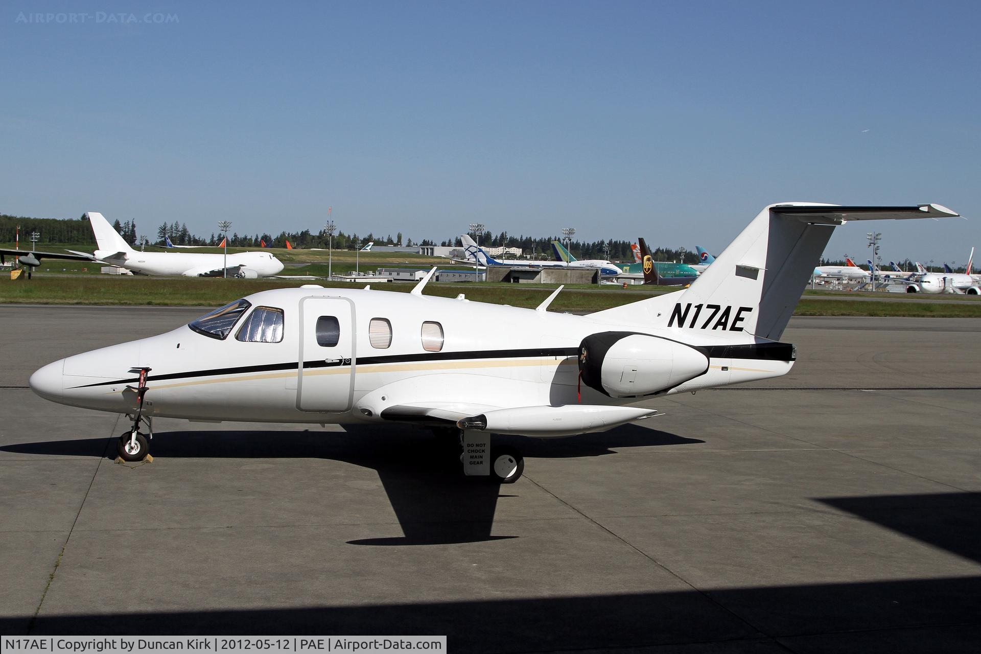 N17AE, 2007 Eclipse Aviation Corp EA500 C/N 000017, Note that no chocks can be used on the main gear