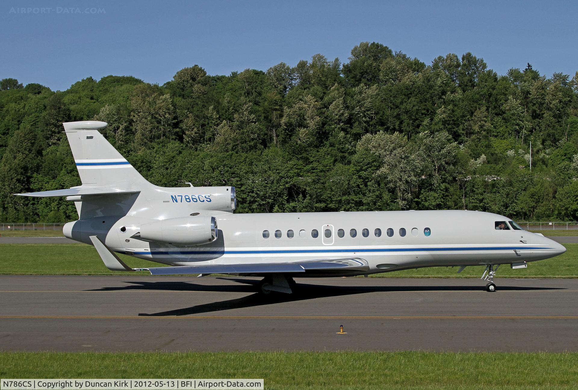 N786CS, 2008 Dassault Falcon 7X C/N 31, Resident Falcon 7X taxies out for a flight to Stockholm