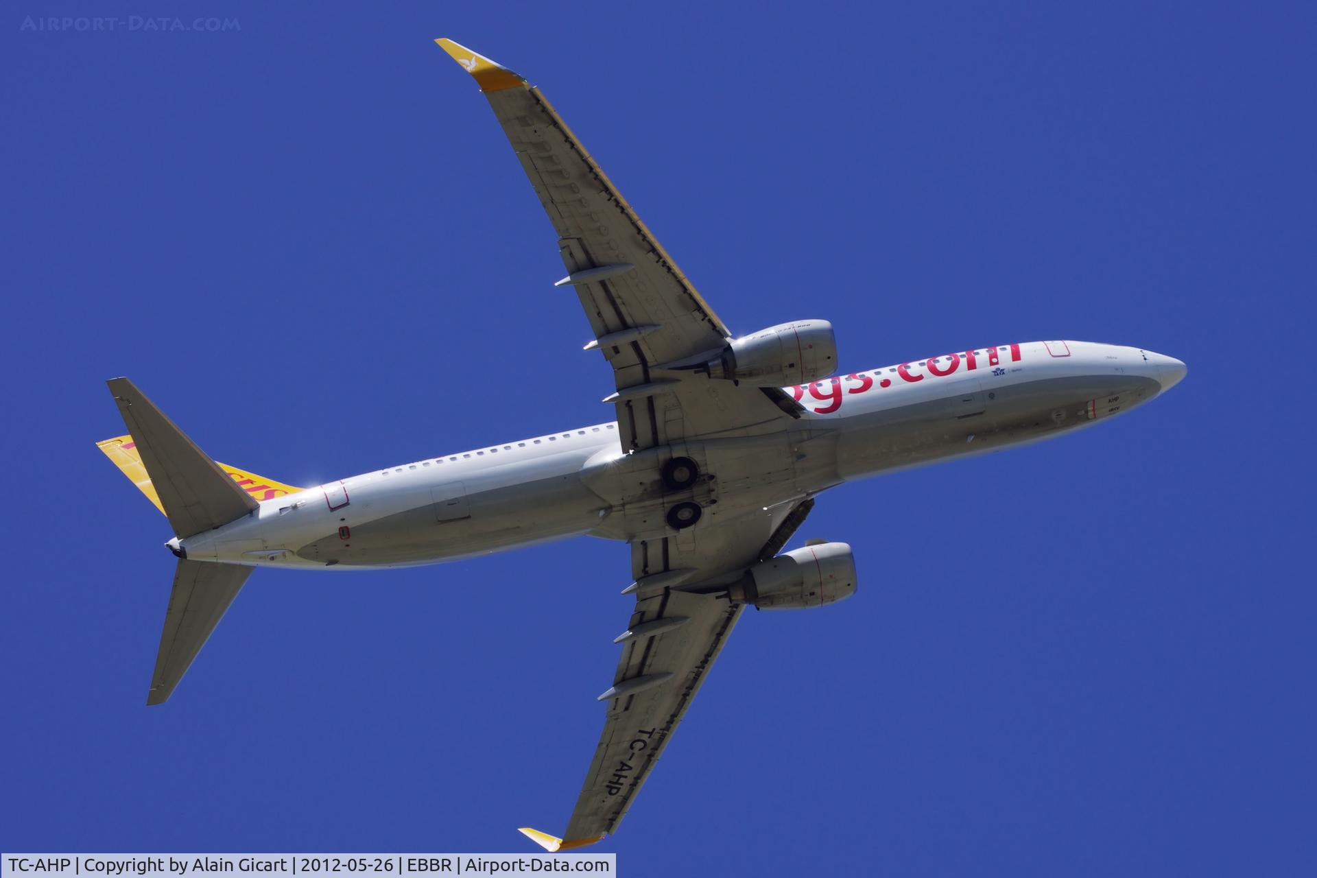 TC-AHP, 2011 Boeing 737-82R C/N 40721, Take off