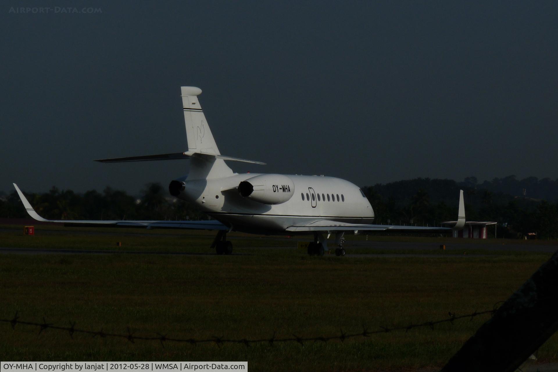 OY-MHA, 2008 Dassault Falcon 2000EX C/N 156, Taxing to Gate