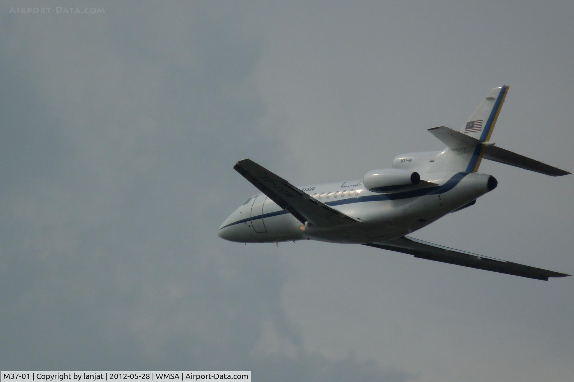 M37-01, 1989 Dassault Falcon 900 C/N 64, Departs