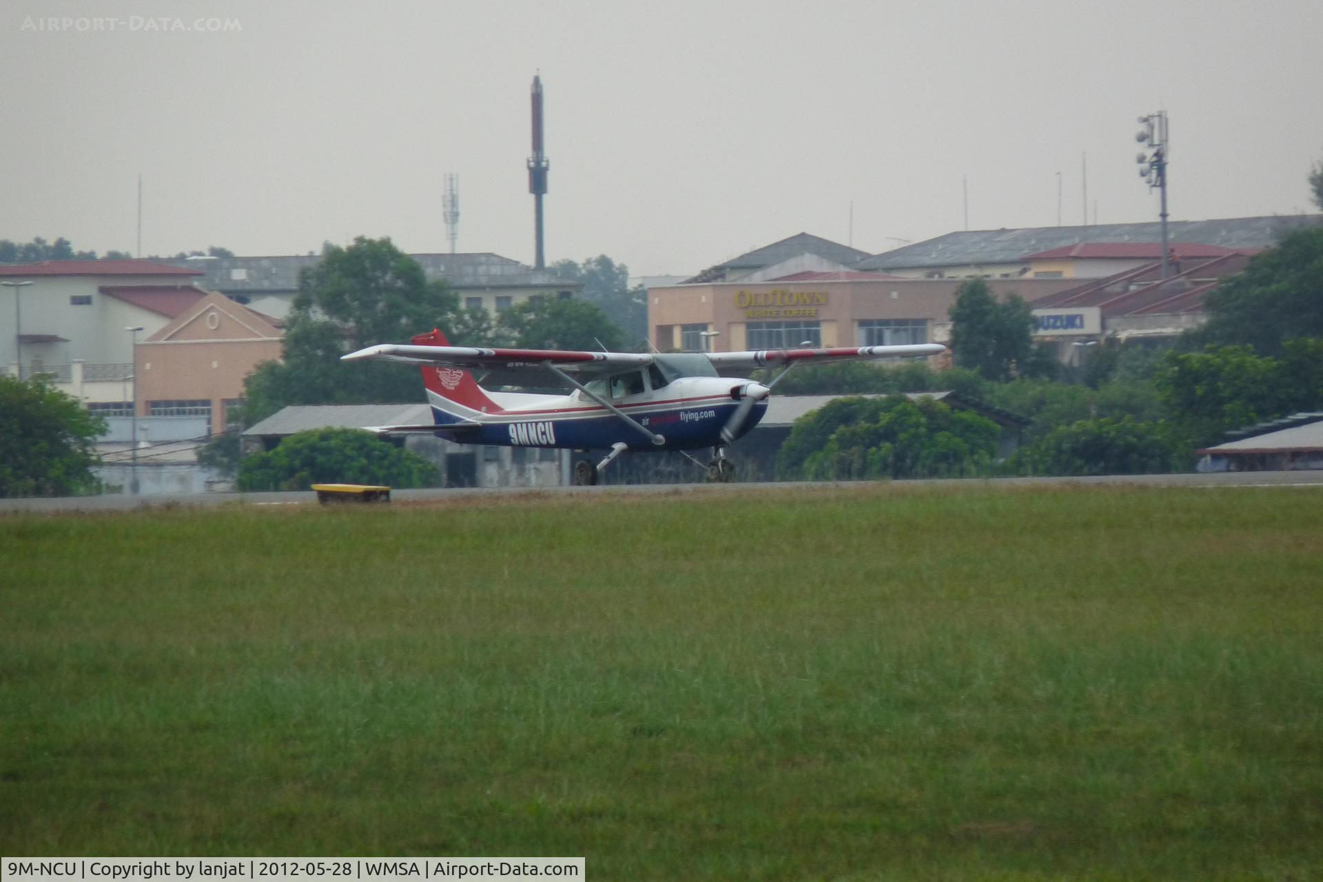 9M-NCU, 1985 Cessna 172P C/N 172-76417, Landing