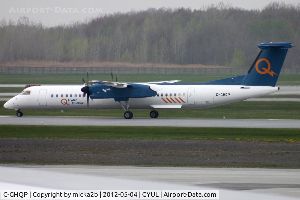 C-GHQP, 1998 De Havilland Canada DHC-8-402Q Dash 8 C/N 4004, Taxiing