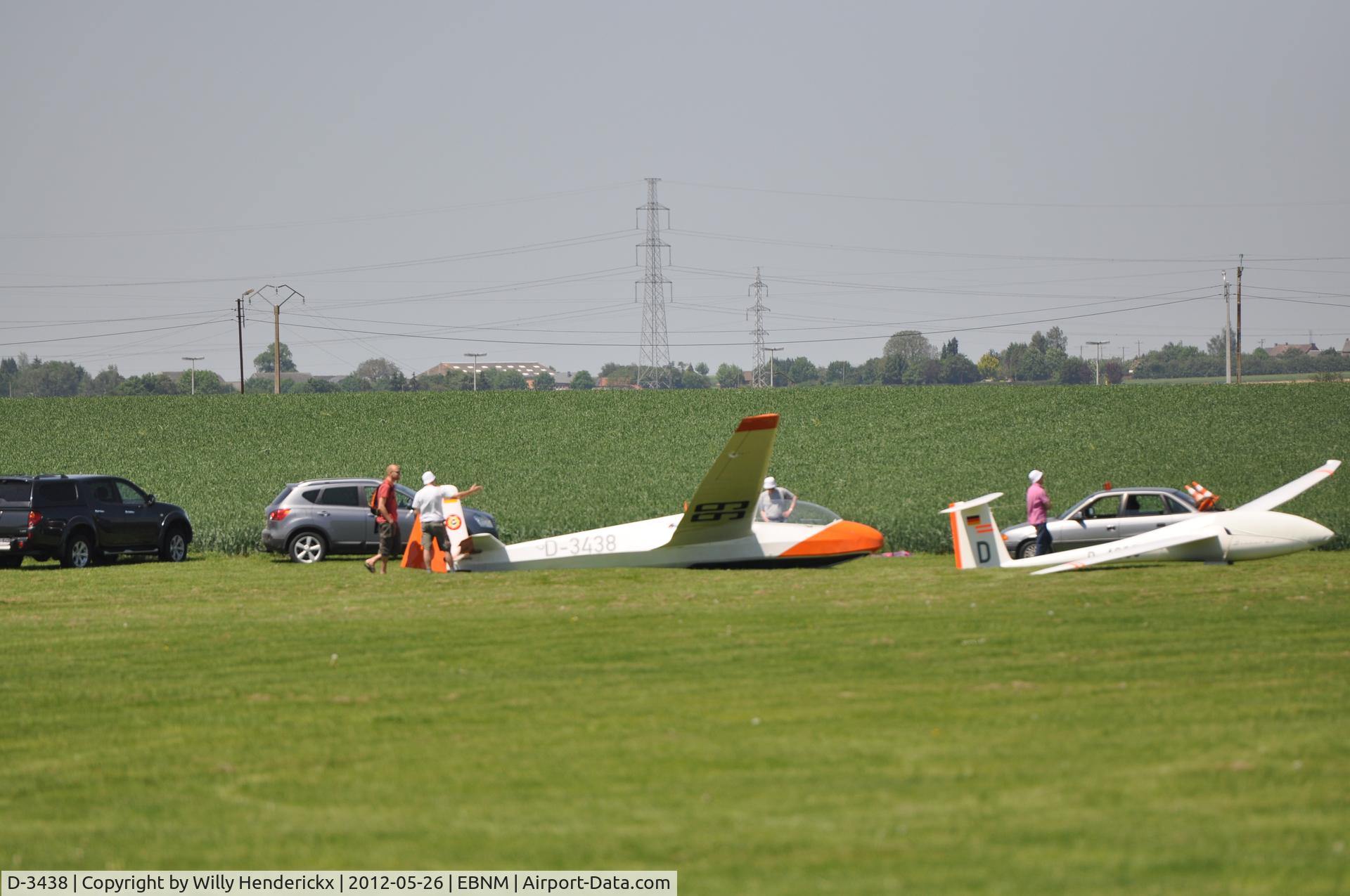 D-3438, 1976 Schleicher ASK-13 C/N 13556, Basking in the sun Saturday afternoon