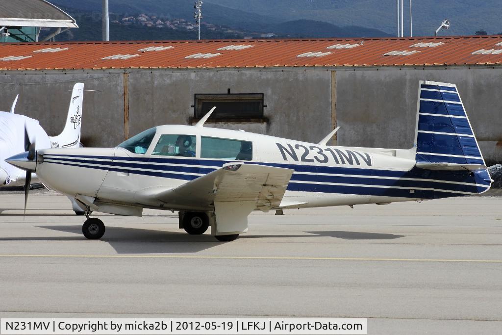 N231MV, 1980 Mooney M20K C/N 250457, Taxiing