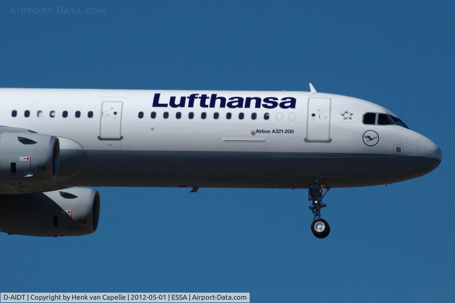 D-AIDT, 2012 Airbus A321-231 C/N 5087, Brandnew 2012 Airbus A321 of Lufthansa about to land at Stockholm Arlanda airport.