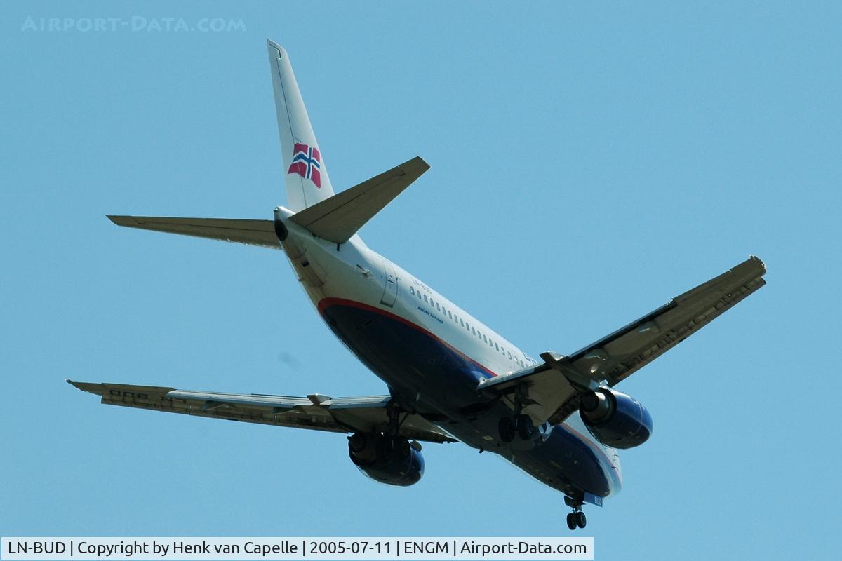 LN-BUD, 1996 Boeing 737-505 C/N 25794, Braathens 737-500 about to land at Oslo Gardemoen airport.