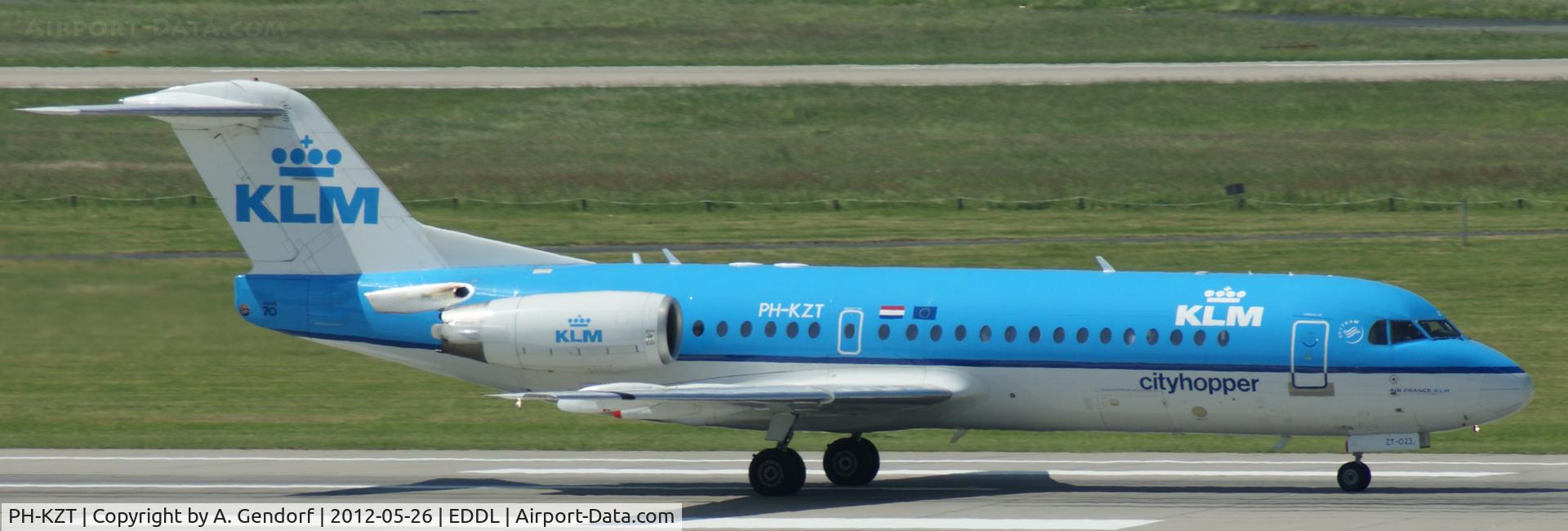 PH-KZT, 1995 Fokker 70 (F-28-0070) C/N 11541, KLM Cityhopper, is waiting for take off at Düsseldorf Int´l (EDDL)