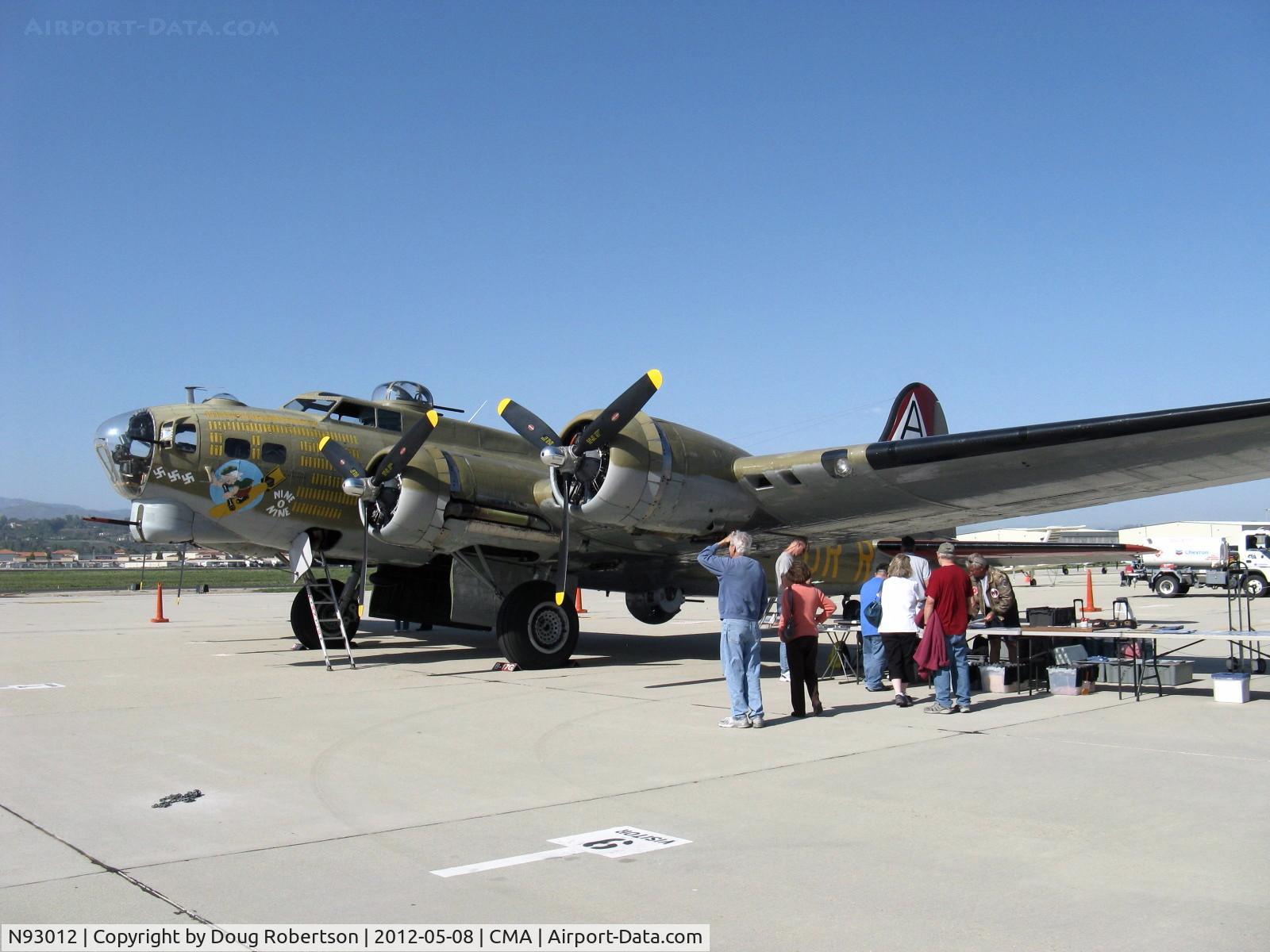 N93012, 1944 Boeing B-17G-30-BO Flying Fortress C/N 32264, 1944 Boeing B-17G FLYING FORTRESS 'Nine O Nine', four turbocharged Wright Cyclone R-1820-97 1.200 Hp each. -17G production totaled 8,680-Boeing 4,035, Douglas 2,395, Lockheed Vega 2,250. Nearly 13,000 B-17s built, all versions