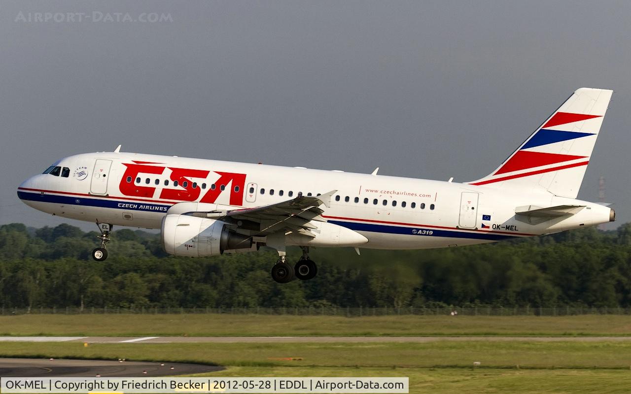 OK-MEL, 2007 Airbus A319-112 C/N 3094, moments prior touchdown