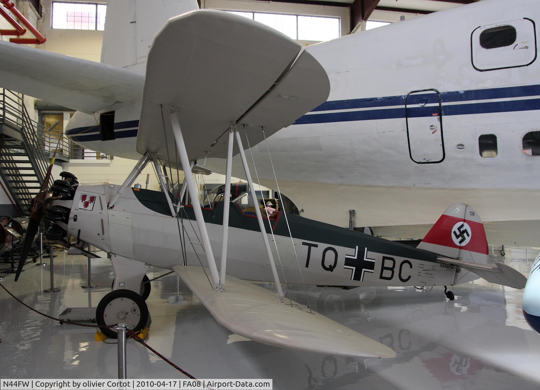 N44FW, Focke-Wulf Fw-44J Stieglitz C/N 138, Fantasy of flight museum