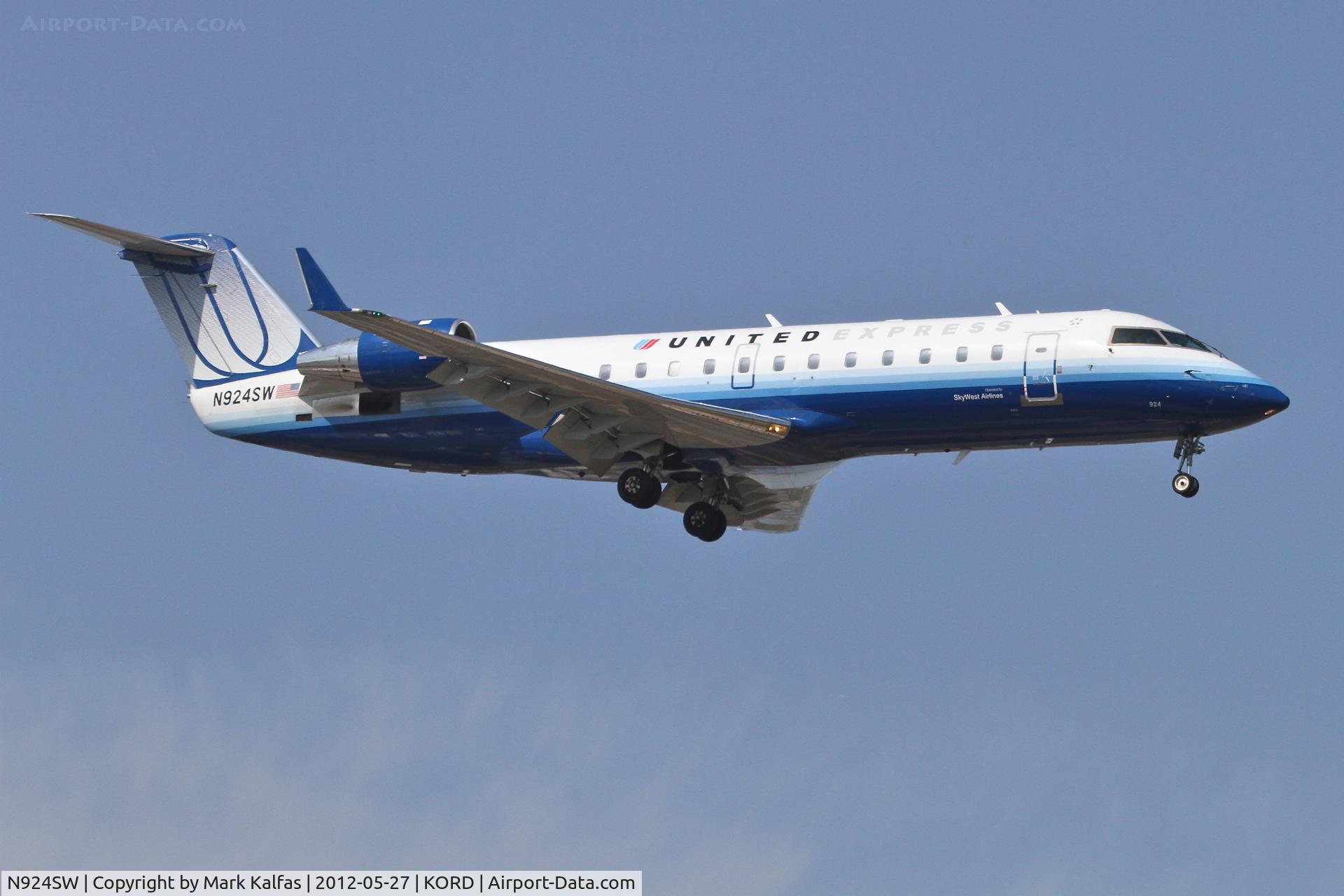 N924SW, 2002 Bombardier CRJ-200LR (CL-600-2B19) C/N 7681, SkyWest/United Express Bombardier CL-600-2B19, SKW5319 arriving from Duluth Int'l/KDLH, RWY 14R approach KORD.