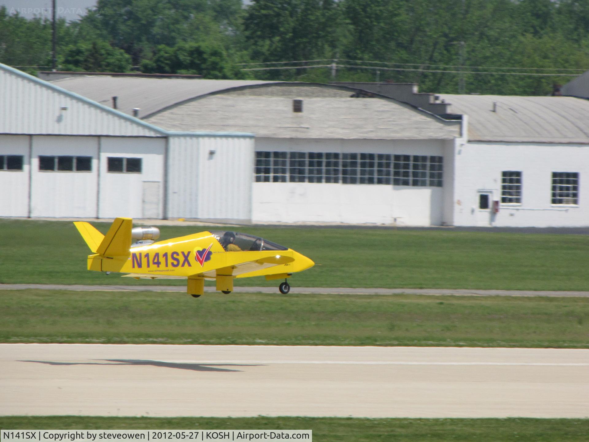 N141SX, Sonex SubSonex C/N 001 (N141SX), Sonex home built taking off from runway09/27