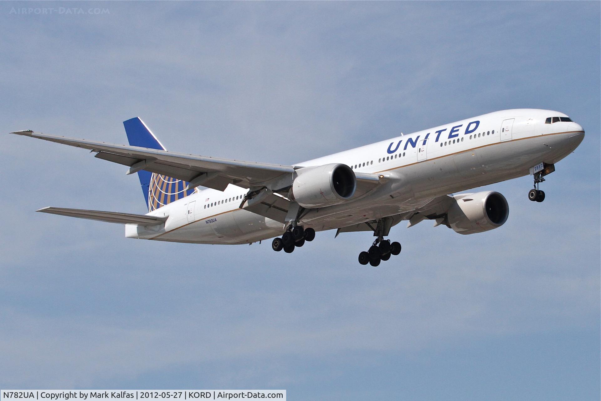 N782UA, 1997 Boeing 777-222/ER C/N 26948, United Airlines Boeing 777-222, UAL836 arriving from  Shanghai Pudong Int'l /ZSPD, RWY 14R approach KORD.