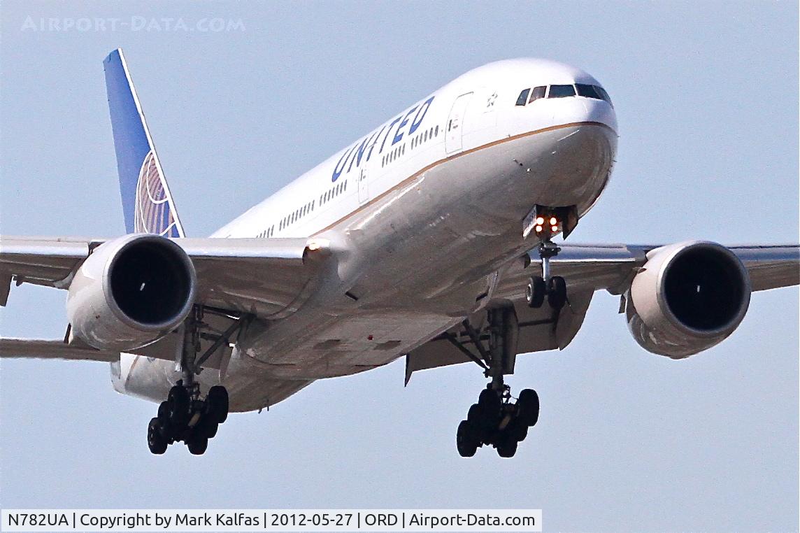 N782UA, 1997 Boeing 777-222/ER C/N 26948, United Airlines Boeing 777-222, UAL836 arriving from  Shanghai Pudong Int'l /ZSPD, RWY 14R approach KORD.