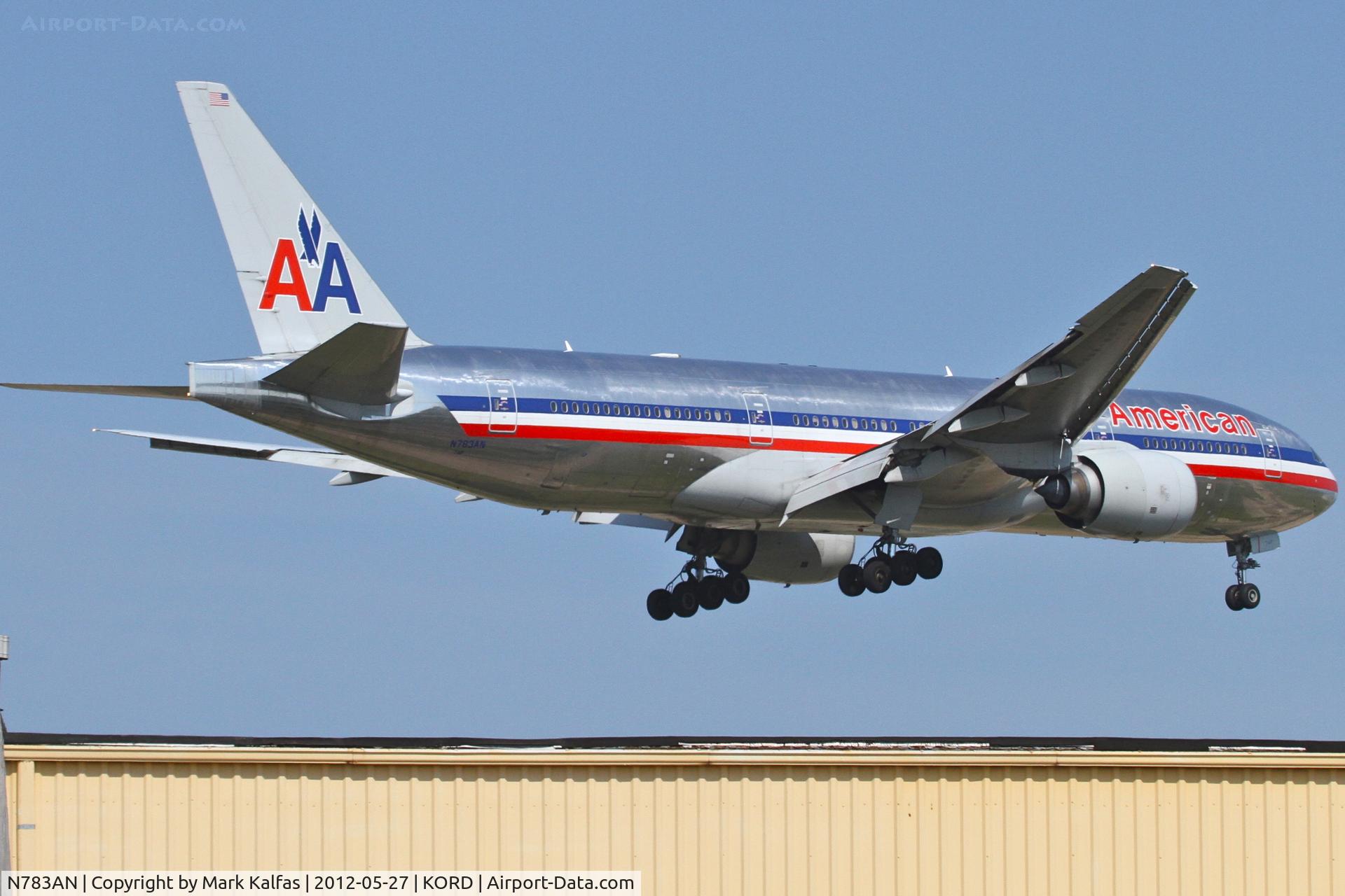 N783AN, 2000 Boeing 777-223 C/N 30004, American Airlines Boeing 777-223, AAL288 arriving from Shanghai Pudong Int'l /ZSPD, RWY 14 approach KORD.
