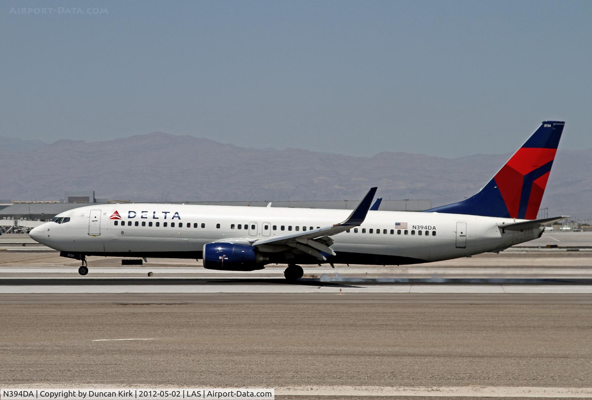 N394DA, 2000 Boeing 737-832 C/N 30562, Vegas arrival