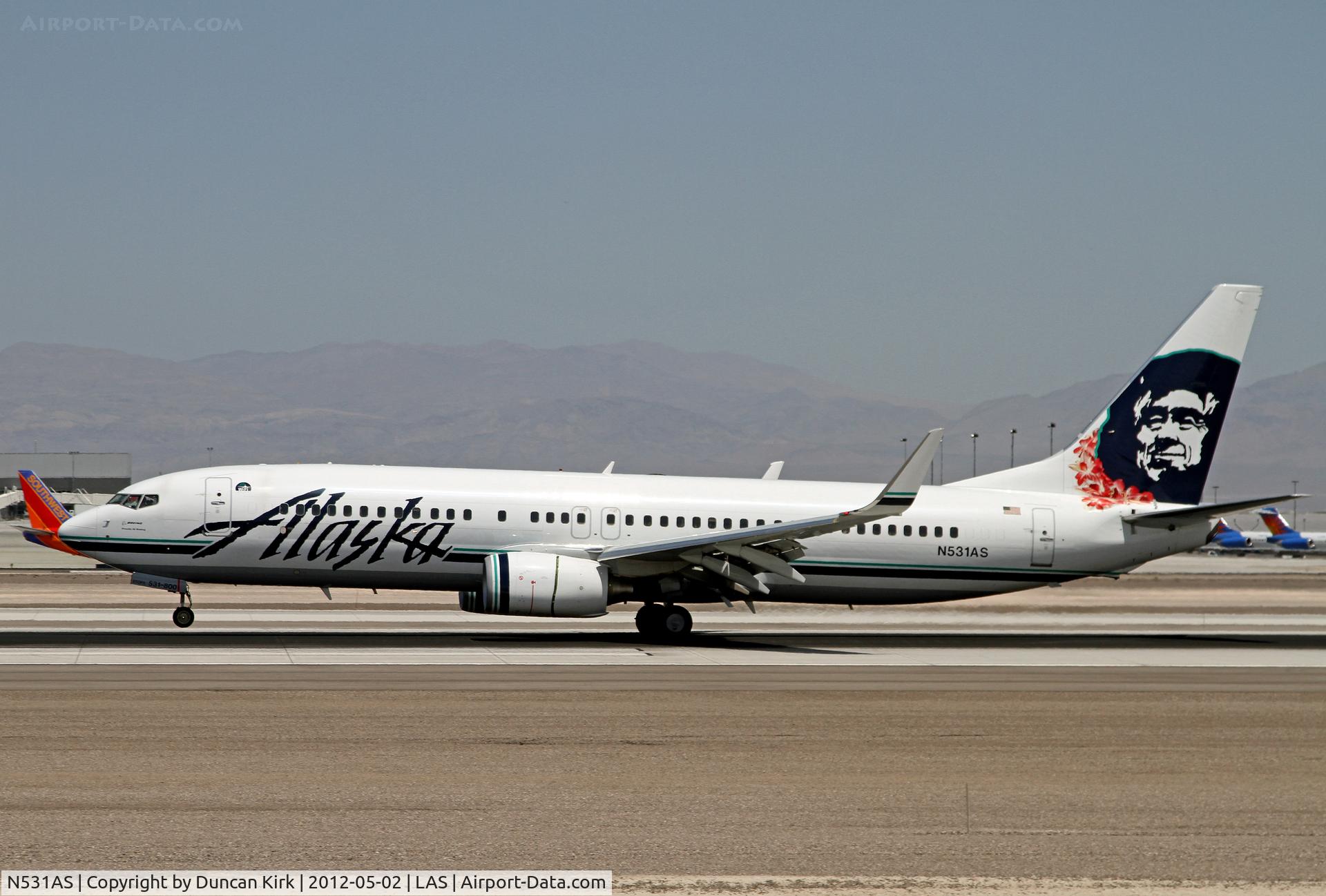 N531AS, 2010 Boeing 737-890 C/N 35199, Depicting the Hawaiian lei around the eskimo