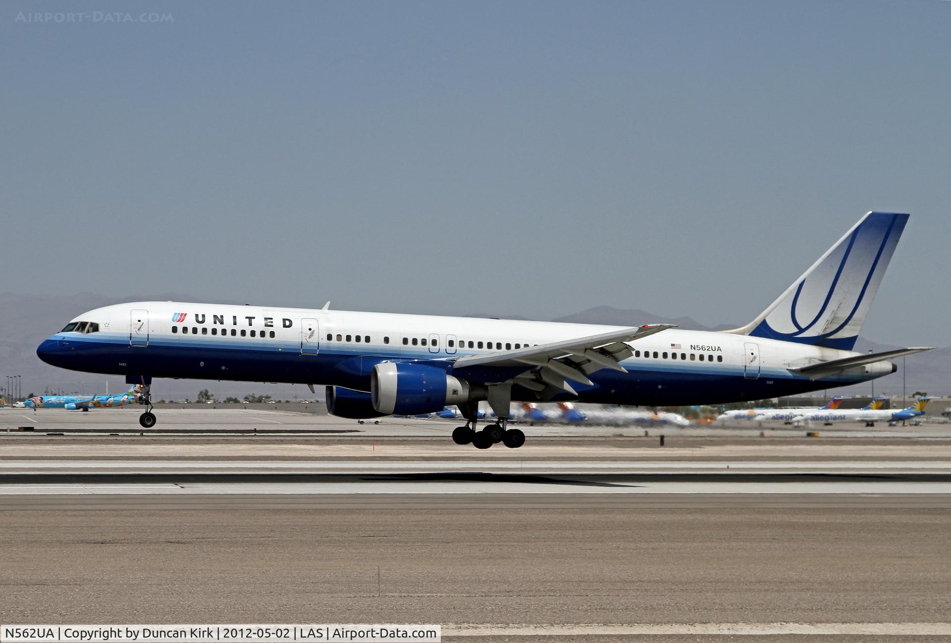 N562UA, 1992 Boeing 757-222 C/N 26664, Just as I'm finally beginning to appreciate these colors they are gone!