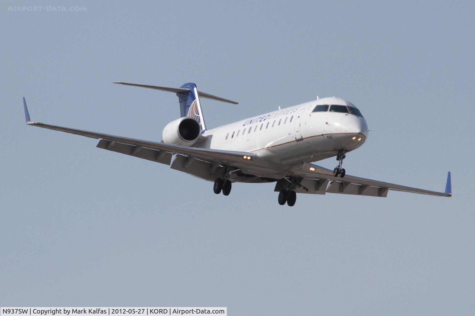 N937SW, 2003 Bombardier CRJ-200LR (CL-600-2B19) C/N 7735, SkyWest./United Express Bombardier CL-600-2B19, SKW5455 arriving from Chippewa Valley Rgn'l /KEAU, RWY 14R approach KORD.