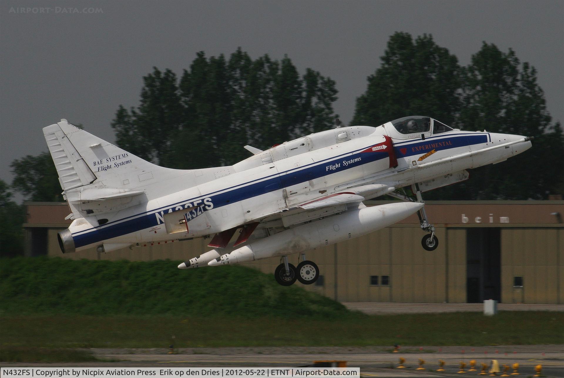 N432FS, 1972 Douglas A-4N Skyhawk C/N 14462, N432FS recovering into Wittmund AB.