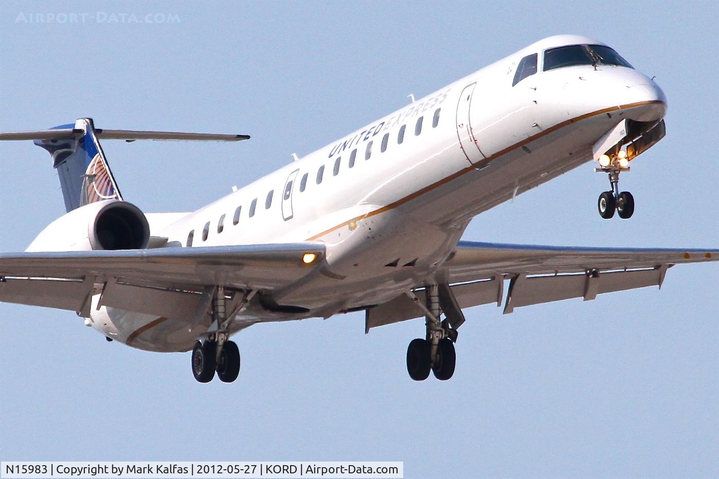 N15983, 2000 Embraer ERJ-145LR (EMB-145LR) C/N 145239, ExpressJet/United Express Embraer EMB-145LR, ASQ5995 arriving from Bismarck Municipal Airport/KBIS, RWY 14R approach KORD.