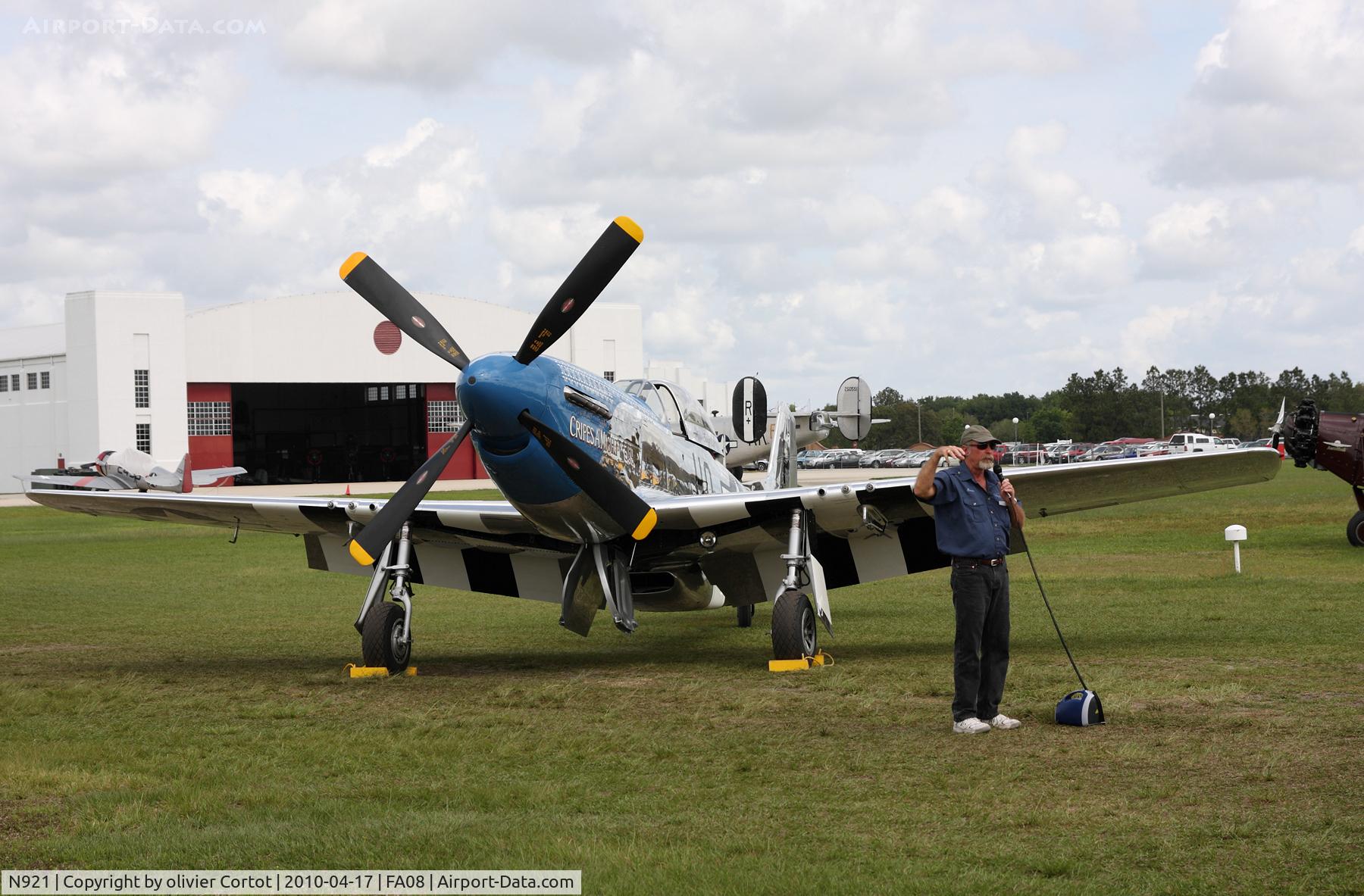 N921, 1945 North American P-51D Mustang C/N 124-48260 (45-11507), Kermit Weeks answer the audience's questions, mustangs and mustangs day
