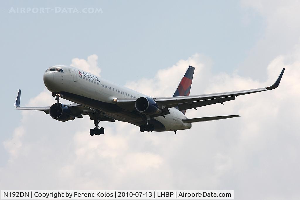 N192DN, 1997 Boeing 767-332 C/N 28449, Ferihegy