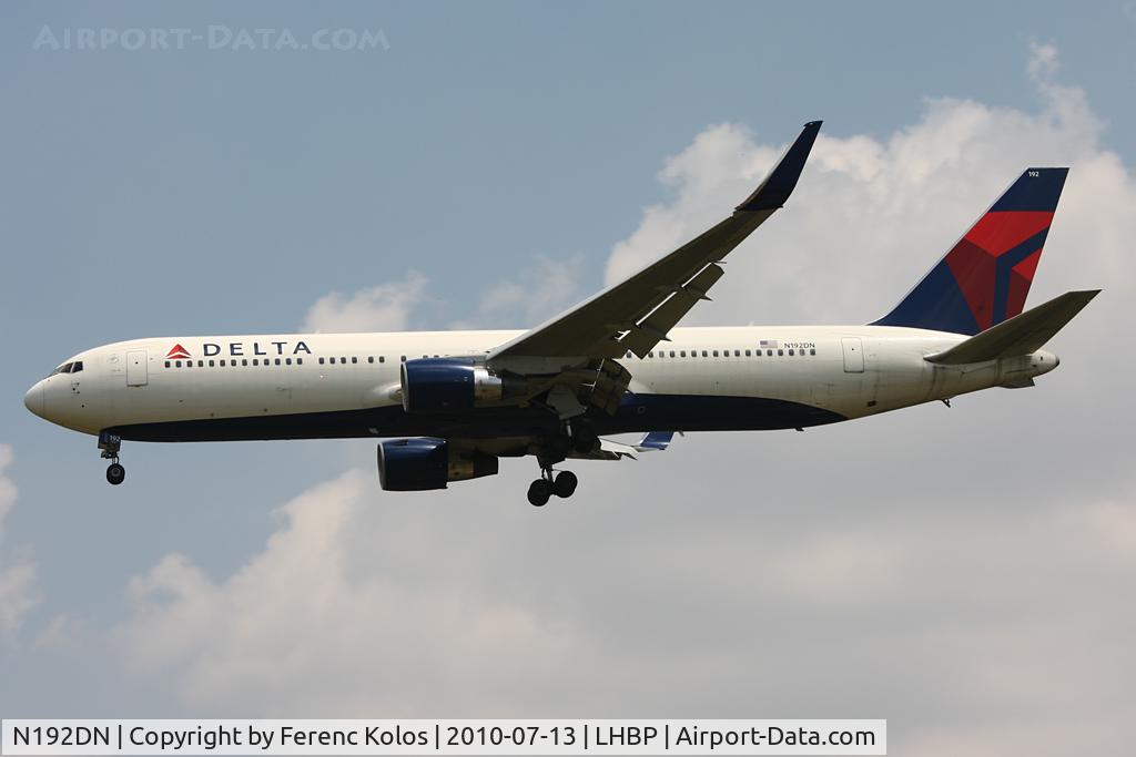 N192DN, 1997 Boeing 767-332 C/N 28449, Ferihegy