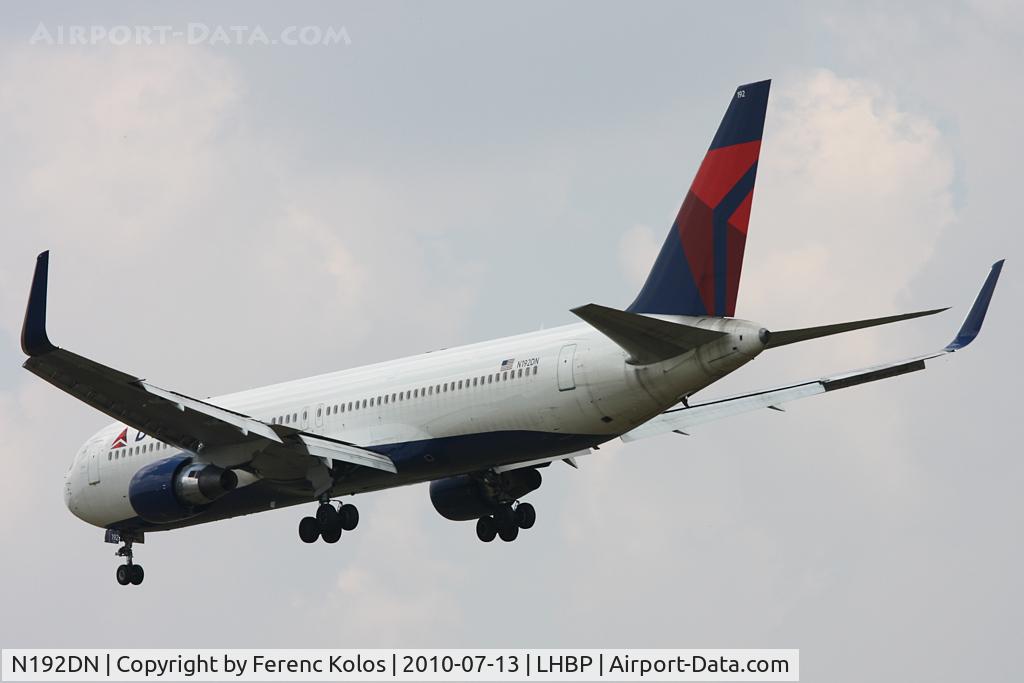 N192DN, 1997 Boeing 767-332 C/N 28449, Ferihegy