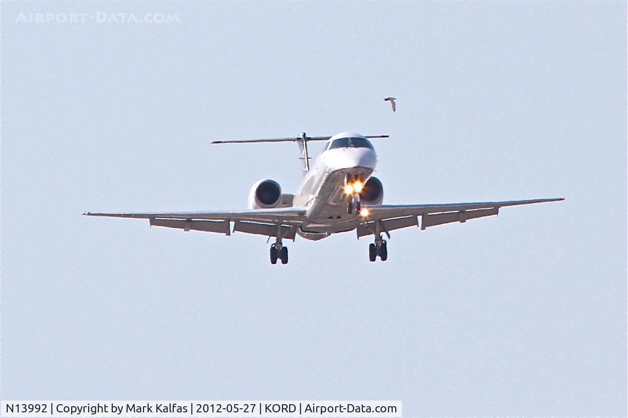 N13992, 2000 Embraer EMB-145LR C/N 145284, ExpressJet Airlines/United Express Embraer ERJ-145LR, ASQ5901 arriving from Rapid City Regional /KRAP,dodging birds on final for RWY 14R KORD.