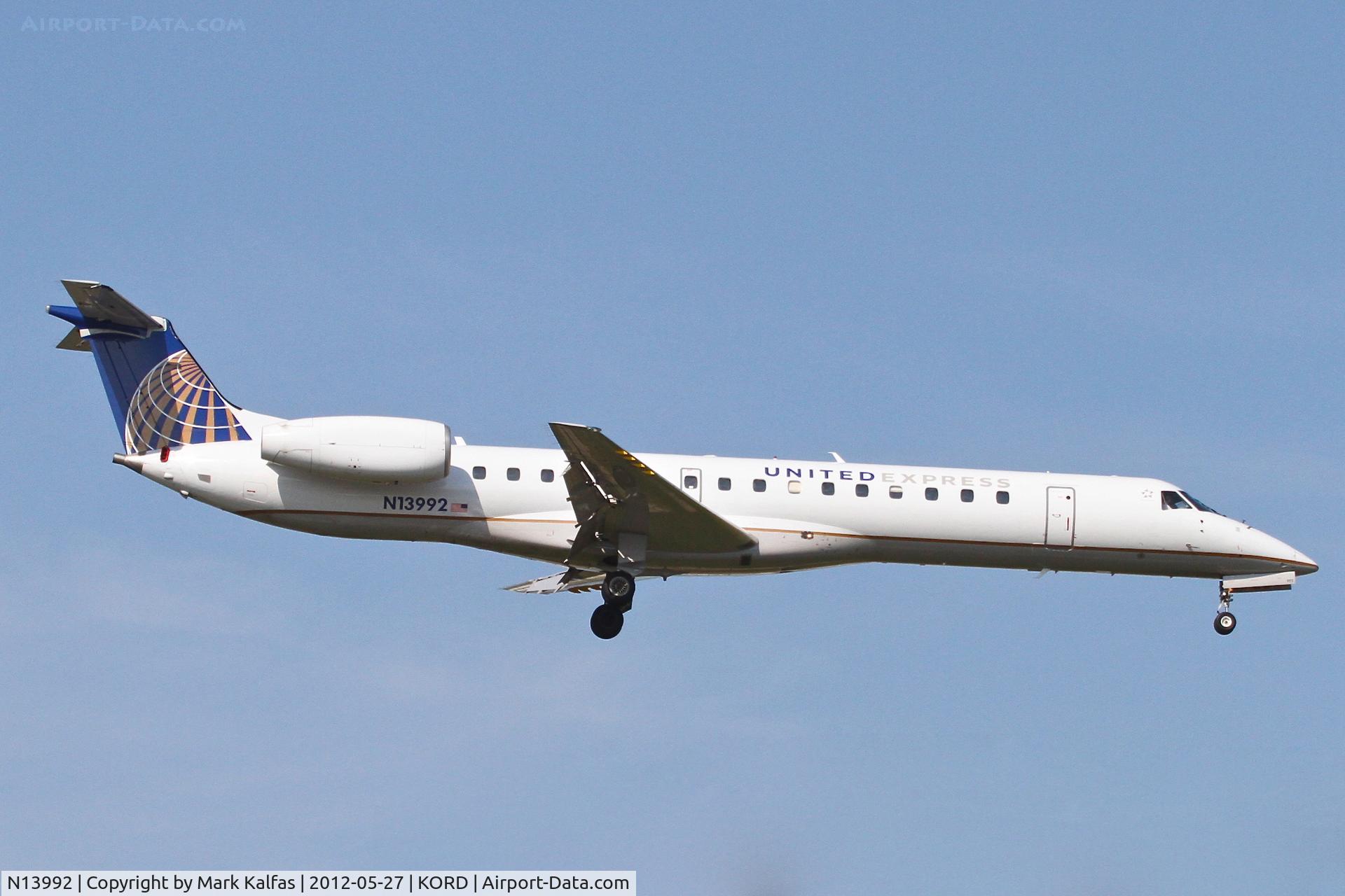 N13992, 2000 Embraer EMB-145LR C/N 145284, ExpressJet Airlines/United Express Embraer ERJ-145LR, ASQ5901 arriving from Rapid City Regional /KRAP, on final for RWY 14R KORD.