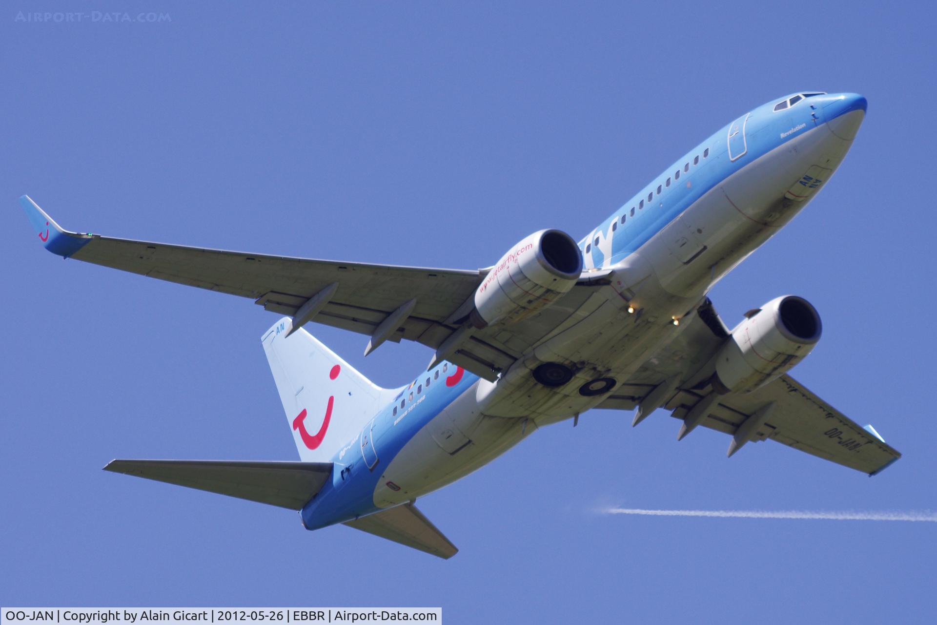 OO-JAN, 1999 Boeing 737-76N C/N 28609, Take off