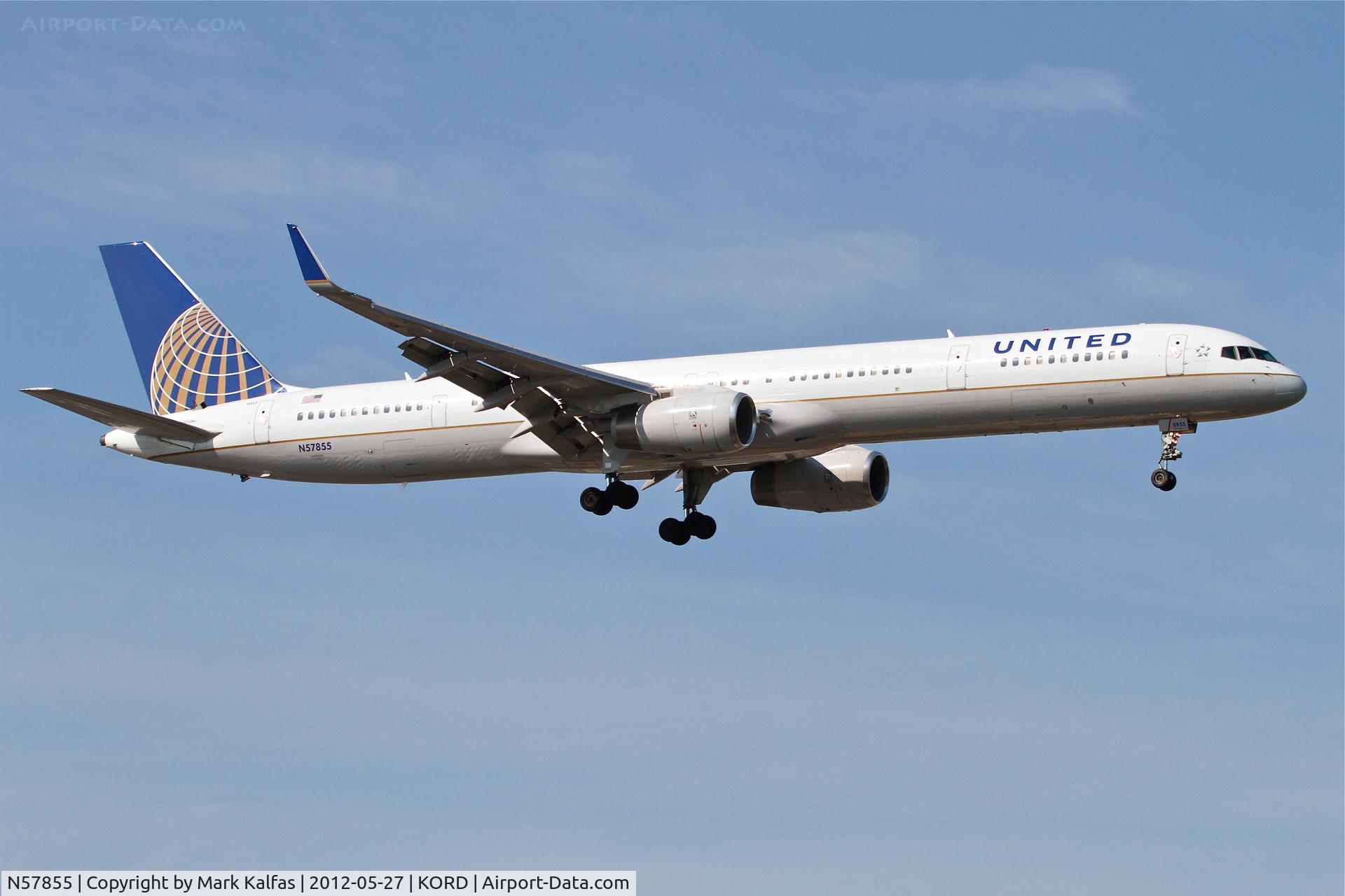 N57855, 2004 Boeing 757-324 C/N 32814, United Airlines Boeing 757-324, UAL1687 arriving from Las Vegas/KLAS, RWY 14R approach KORD.