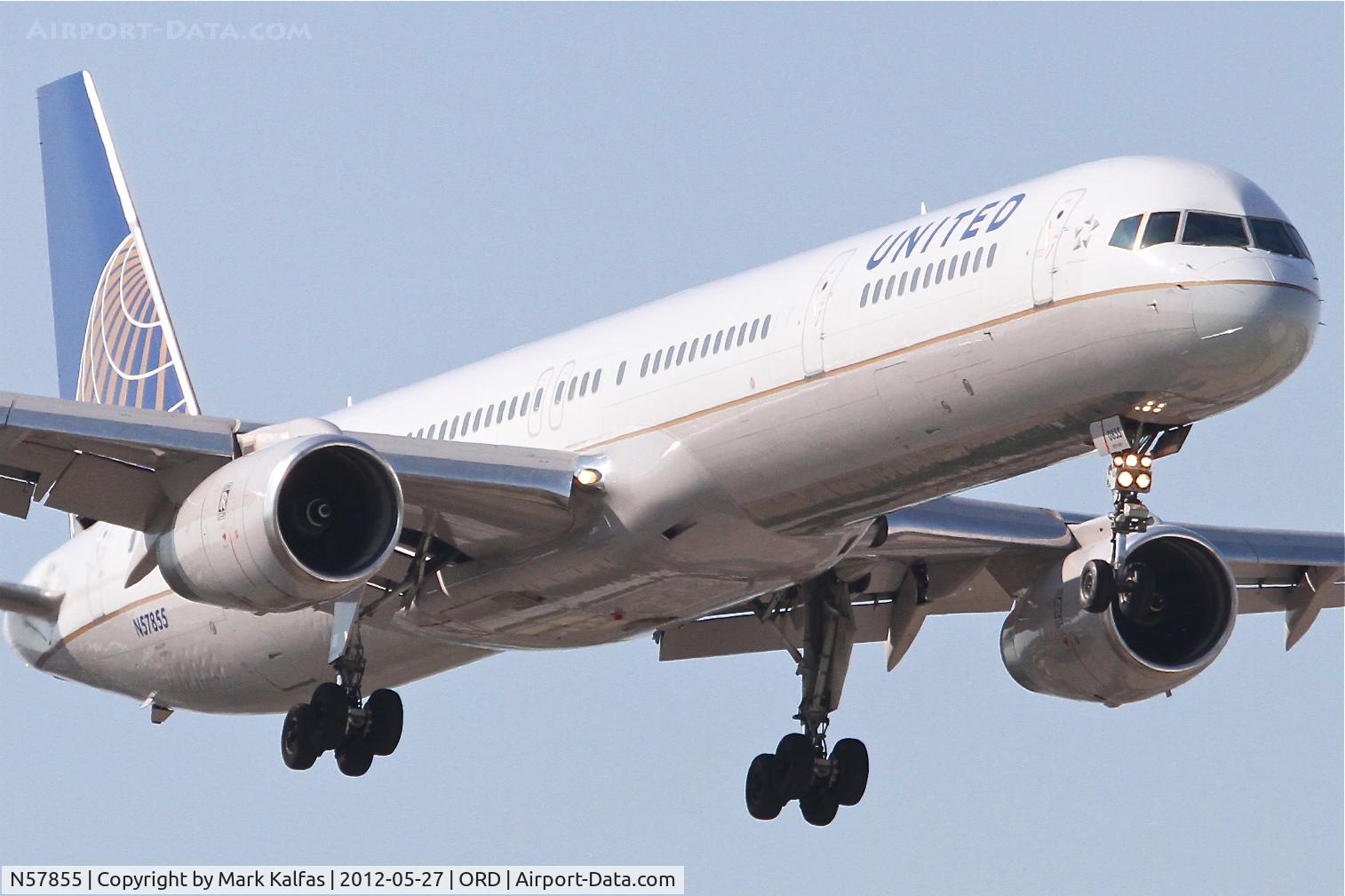 N57855, 2004 Boeing 757-324 C/N 32814, United Airlines Boeing 757-324, UAL1687 arriving from Las Vegas/KLAS, RWY 14R approach KORD.