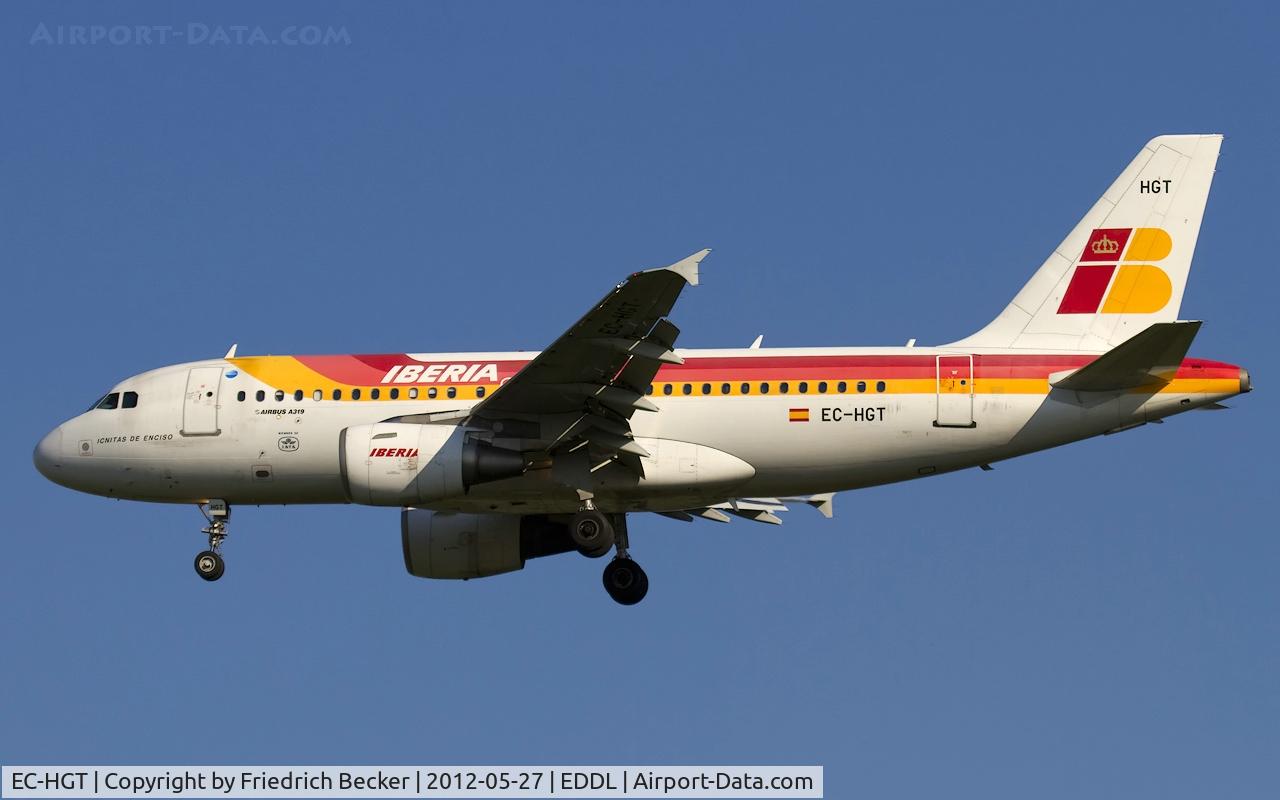 EC-HGT, 2000 Airbus A319-111 C/N 1247, on final RW05R