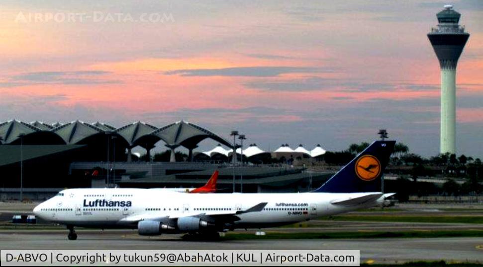 D-ABVO, 1996 Boeing 747-430 C/N 28086, Lufthansa