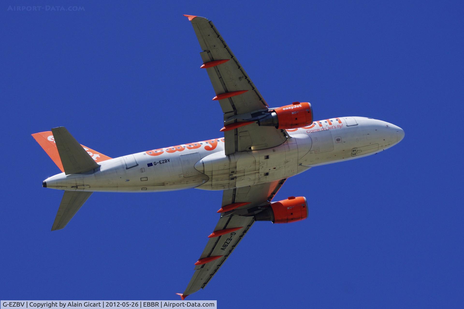 G-EZBV, 2007 Airbus A319-111 C/N 3122, Take off