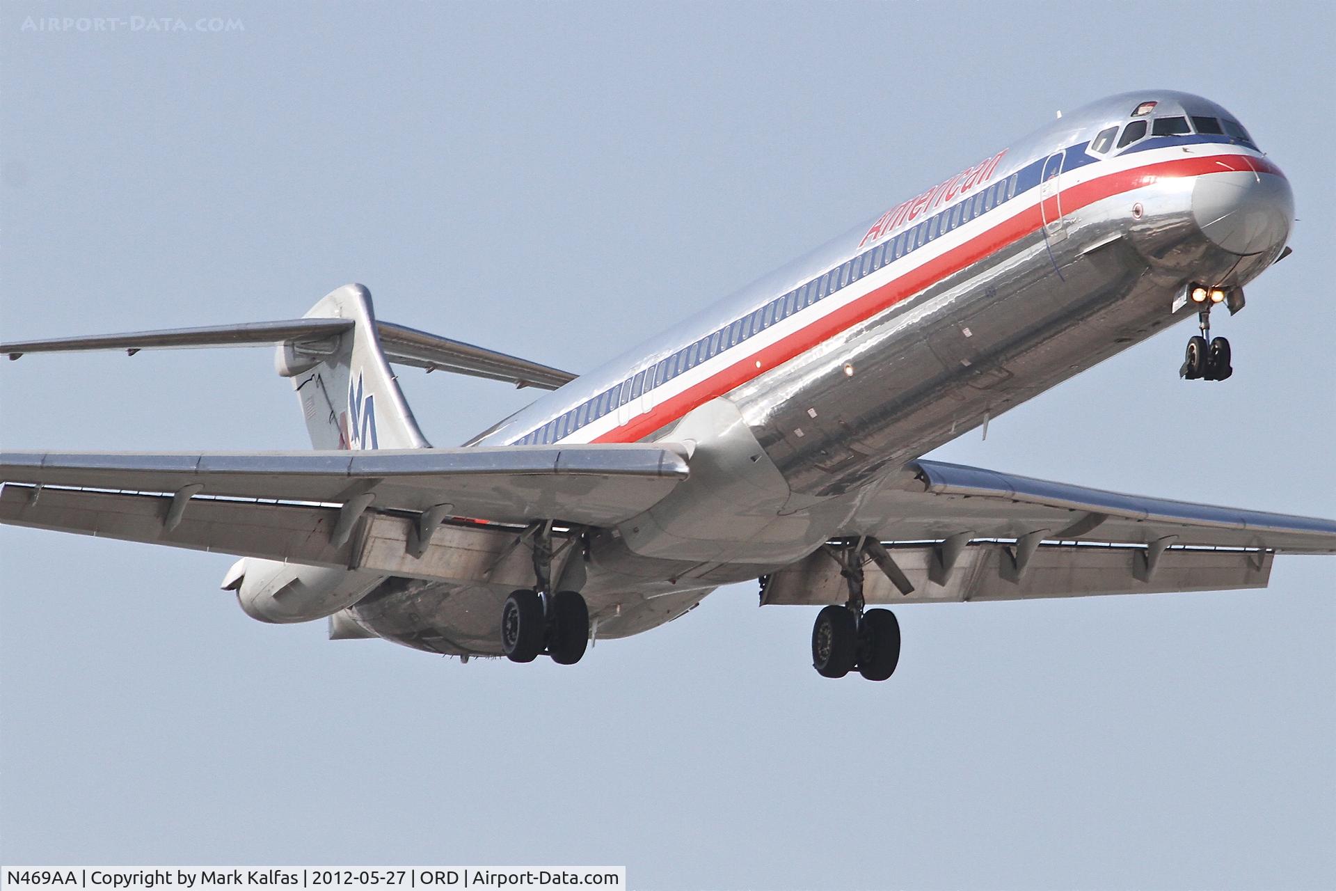N469AA, 1988 McDonnell Douglas MD-82 (DC-9-82) C/N 49599, American Airlines Mcdonnell Douglas DC-9-82, American FLT #1634 arriving from Tucson International on RWY 14R at Chicago's O'Hare.