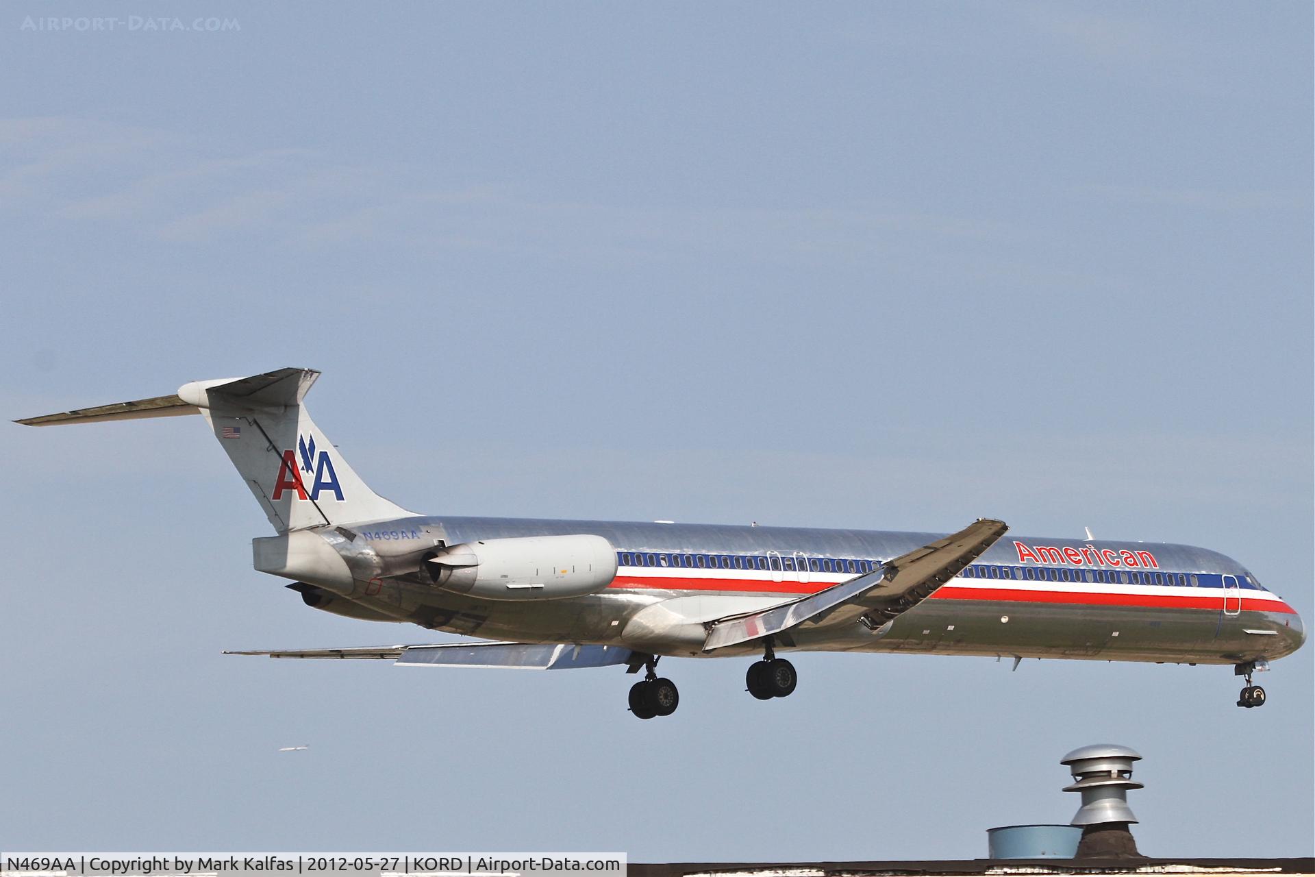 N469AA, 1988 McDonnell Douglas MD-82 (DC-9-82) C/N 49599, American Airlines Mcdonnell Douglas DC-9-82, American FLT #1634 arriving from Tucson International on RWY 14R at Chicago's O'Hare.