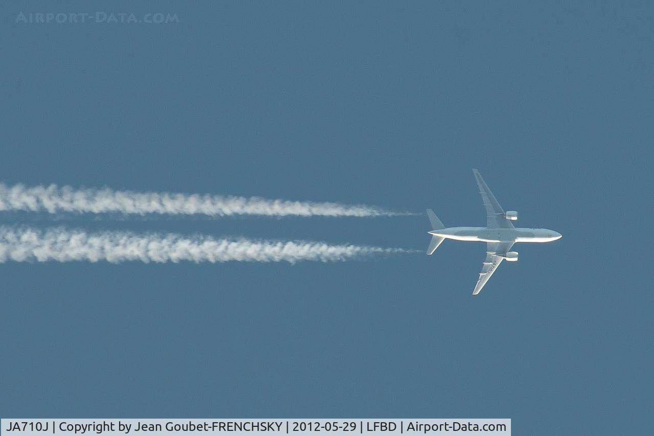 JA710J, 2005 Boeing 777-246/ER C/N 33395, JAL8826 level 340