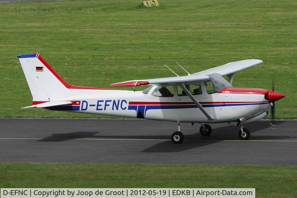 D-EFNC, Cessna 172RG Cutlass RG C/N 172RG-0310, hangelar taxiway